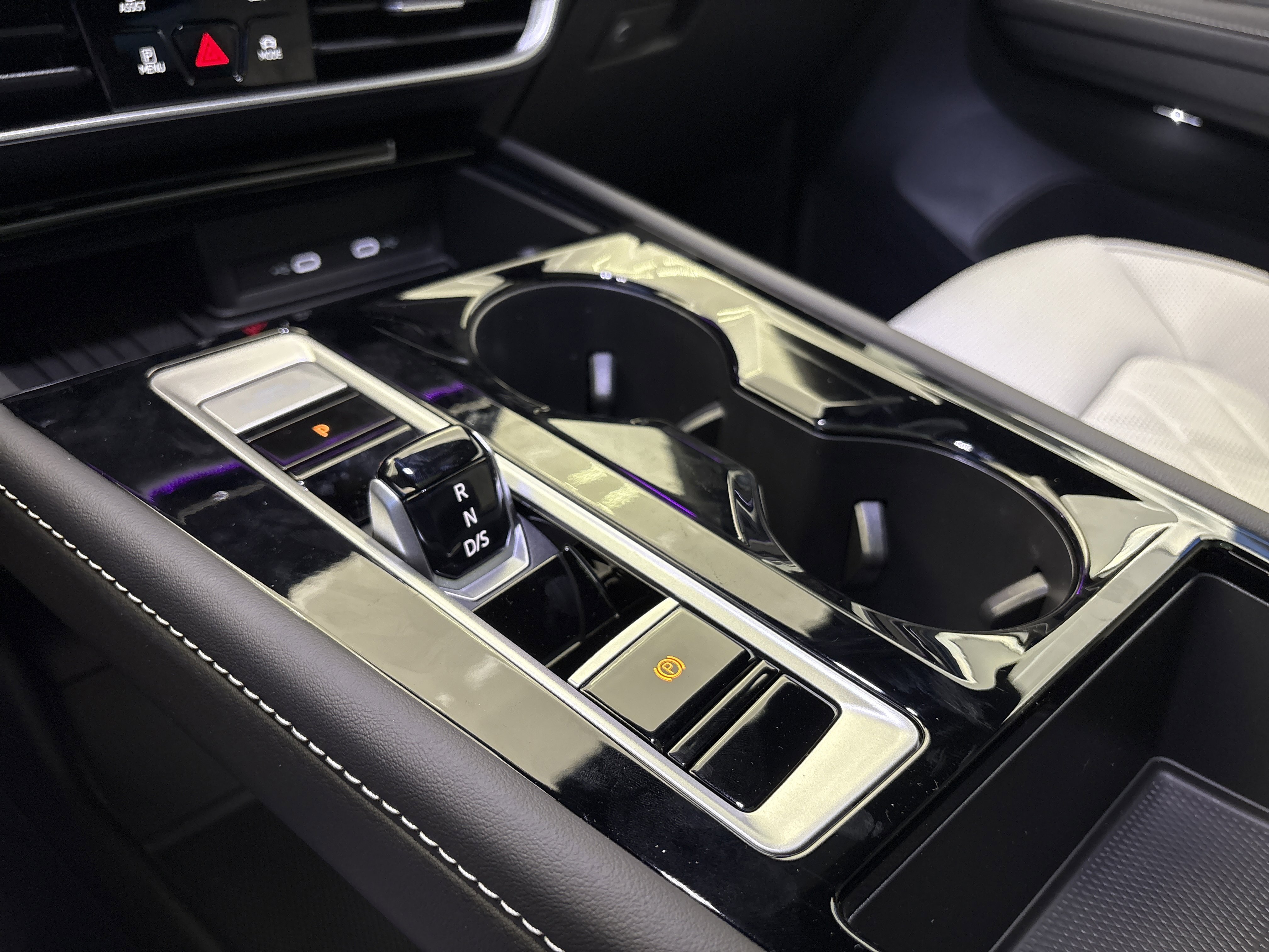 2025 Volkswagen Atlas Cross Sport SEL Premium R-LINE - Photo 22