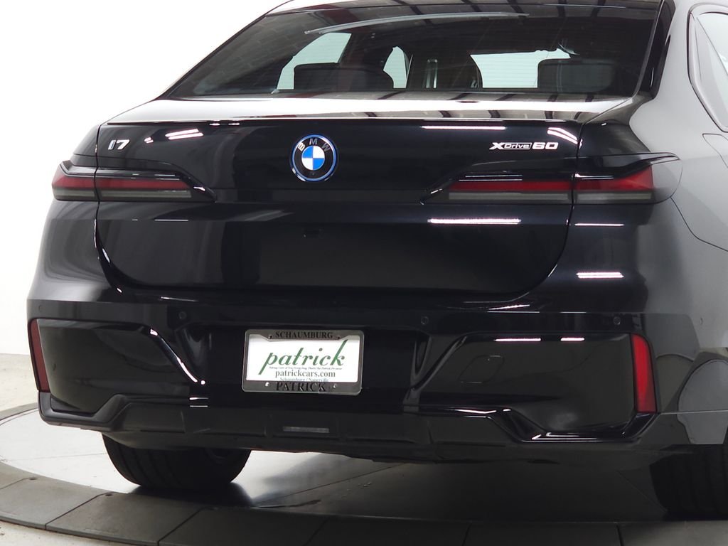 Used 2026 Black Sapphire Metallic BMW xDrive60 image 10