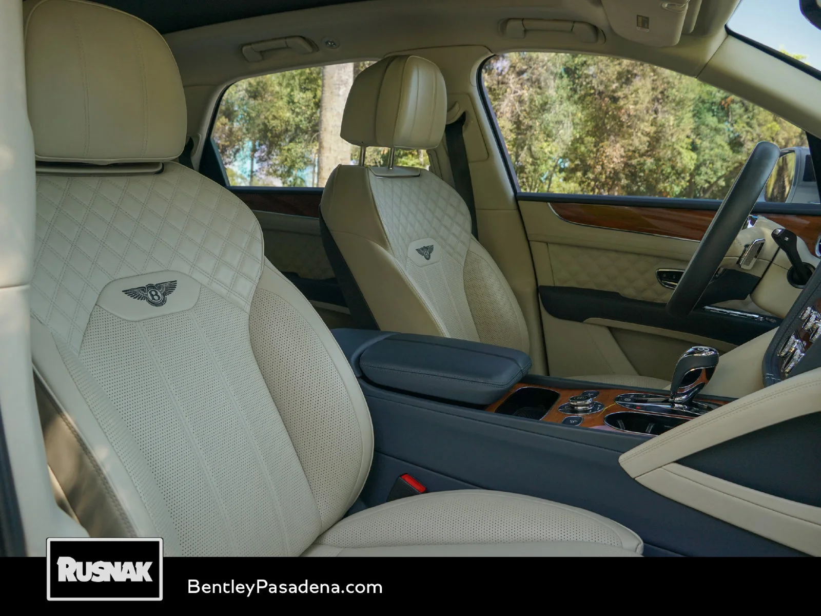 Certified Used 2023 Breeze by Mulliner Bentley Azure image 28