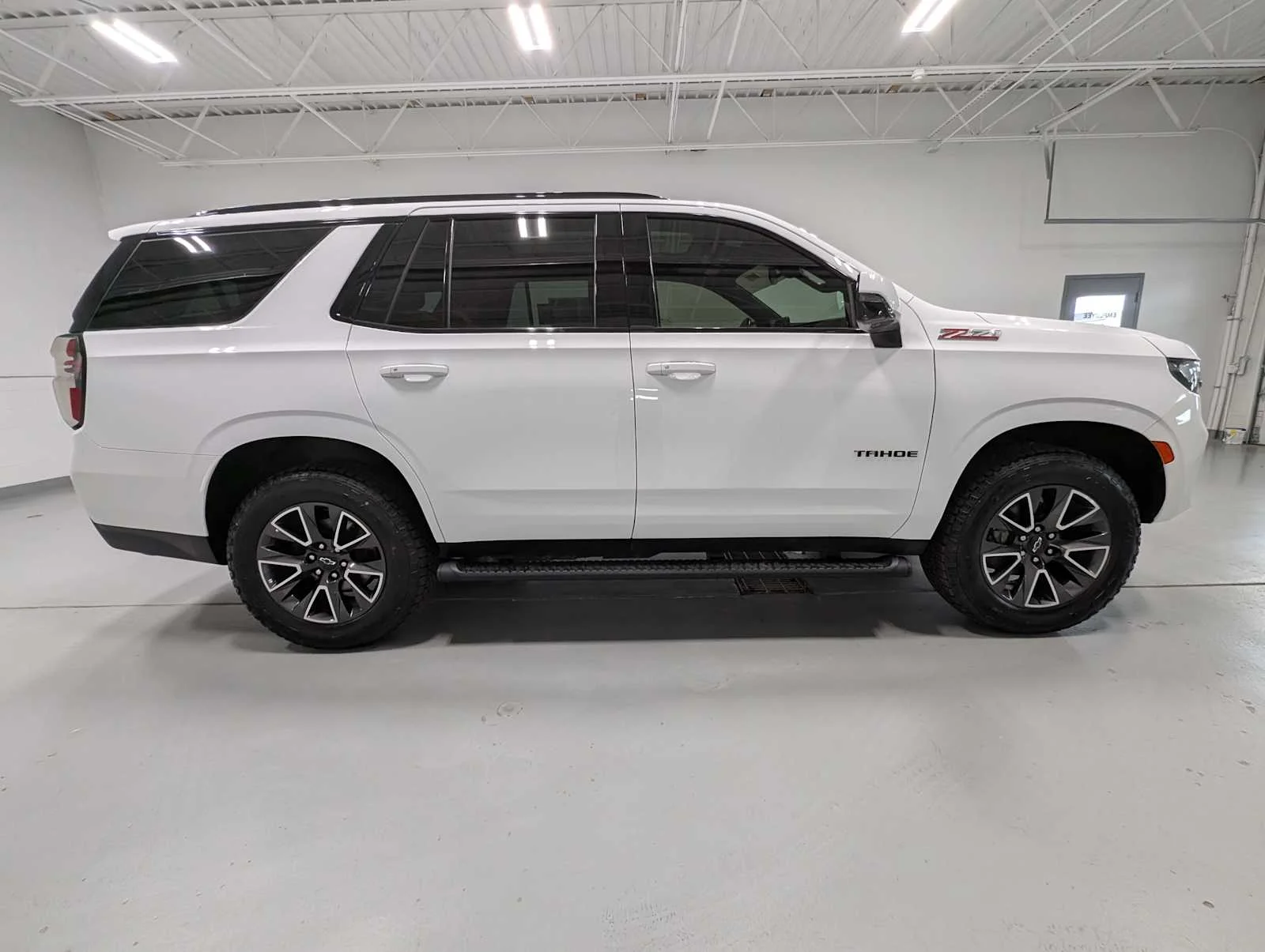 Used 2022 Summit White Chevrolet Z71 image 7