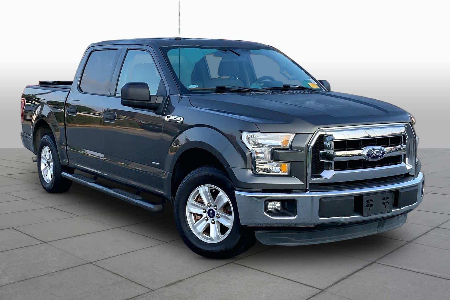 Used 2016 Magnetic Metallic Ford XLT image 3