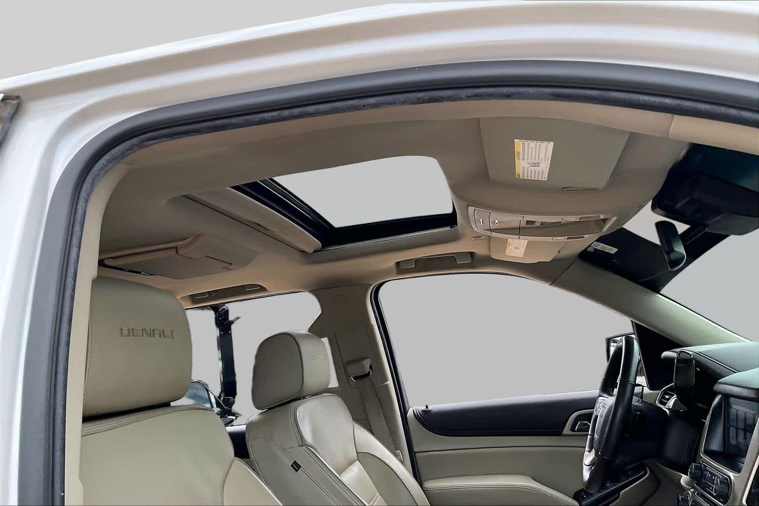 Used 2018 WHITE FROST TRICOAT GMC Denali image 14