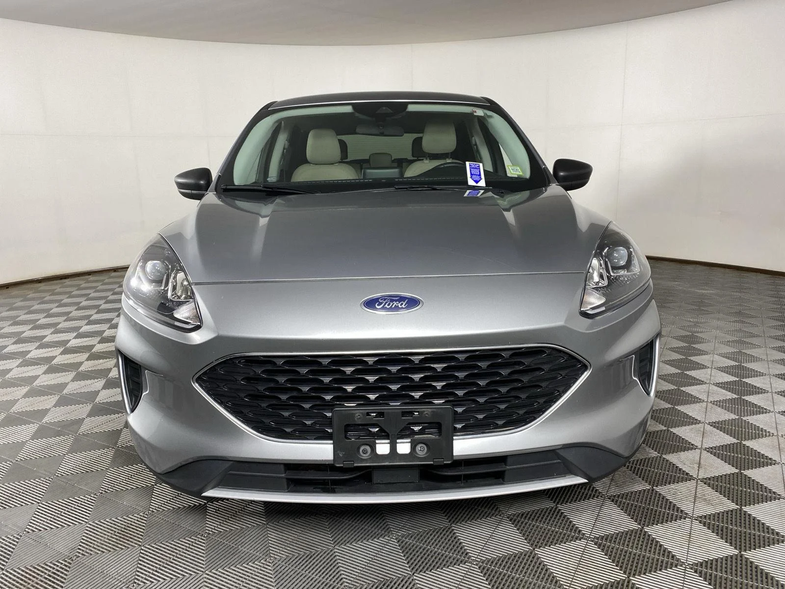 Used 2022 Iconic Silver Ford SE image 5