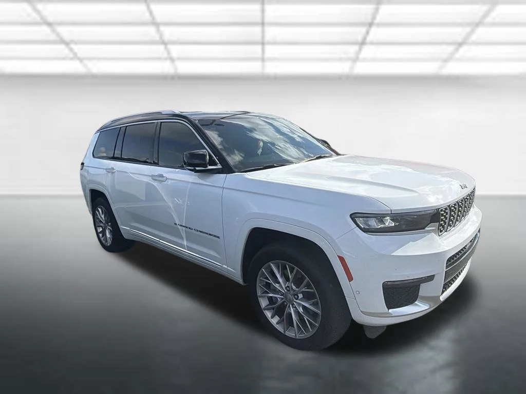 Used 2024 White Jeep Summit image 4