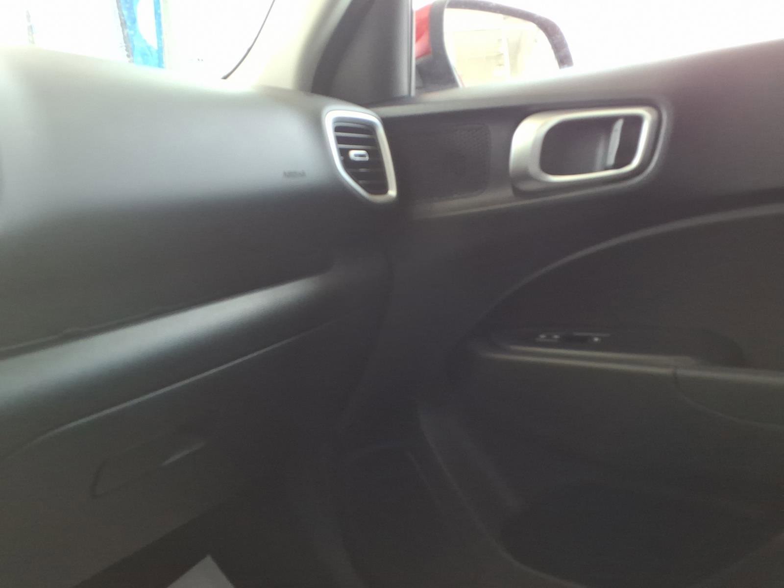 2025 Hyundai Venue SEL - Photo 26