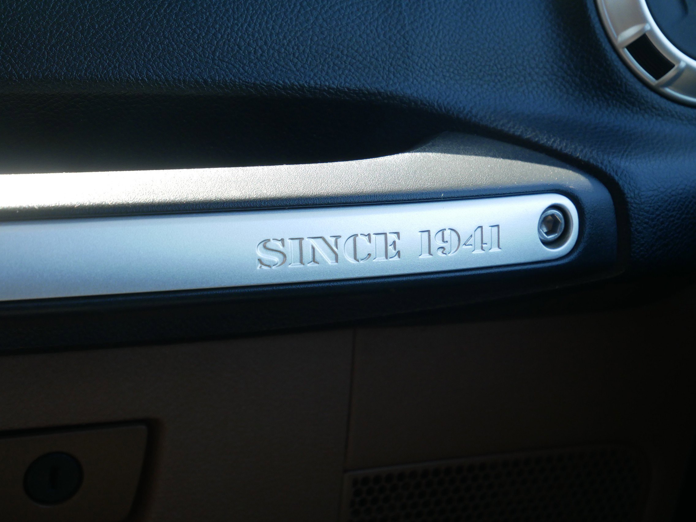 Used 2011 Natural Green Pearl Jeep Sahara image 25