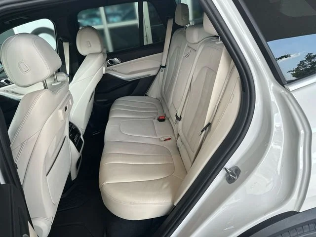Used 2022 White BMW sDrive40i image 24