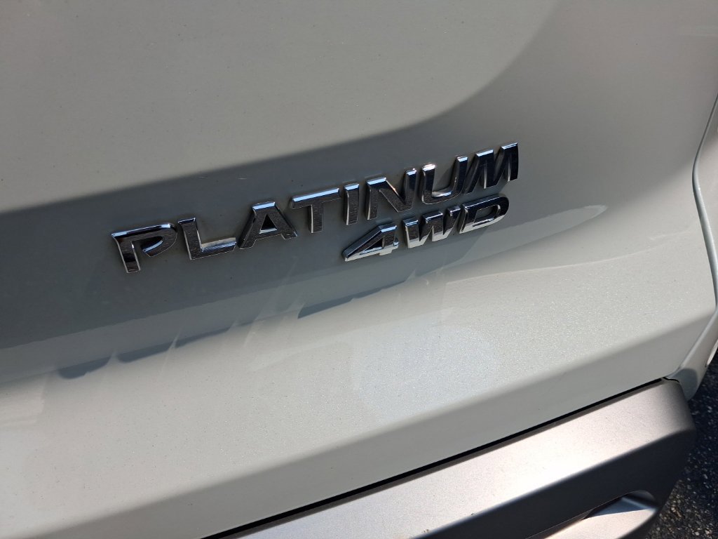 Used 2023 White Nissan Platinum image 7