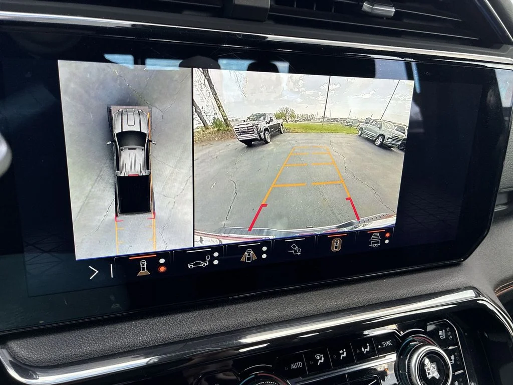 Used 2024 White GMC AT4 image 16