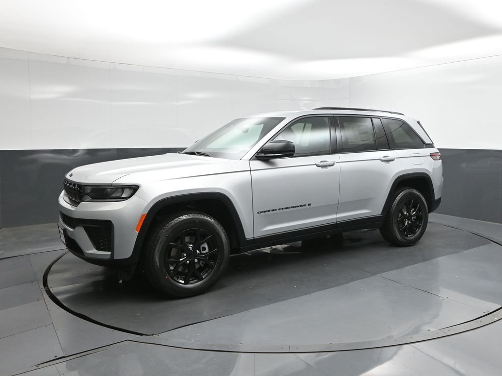 New 2026 Silver Zynith Exterior Paint Jeep Altitude image 34