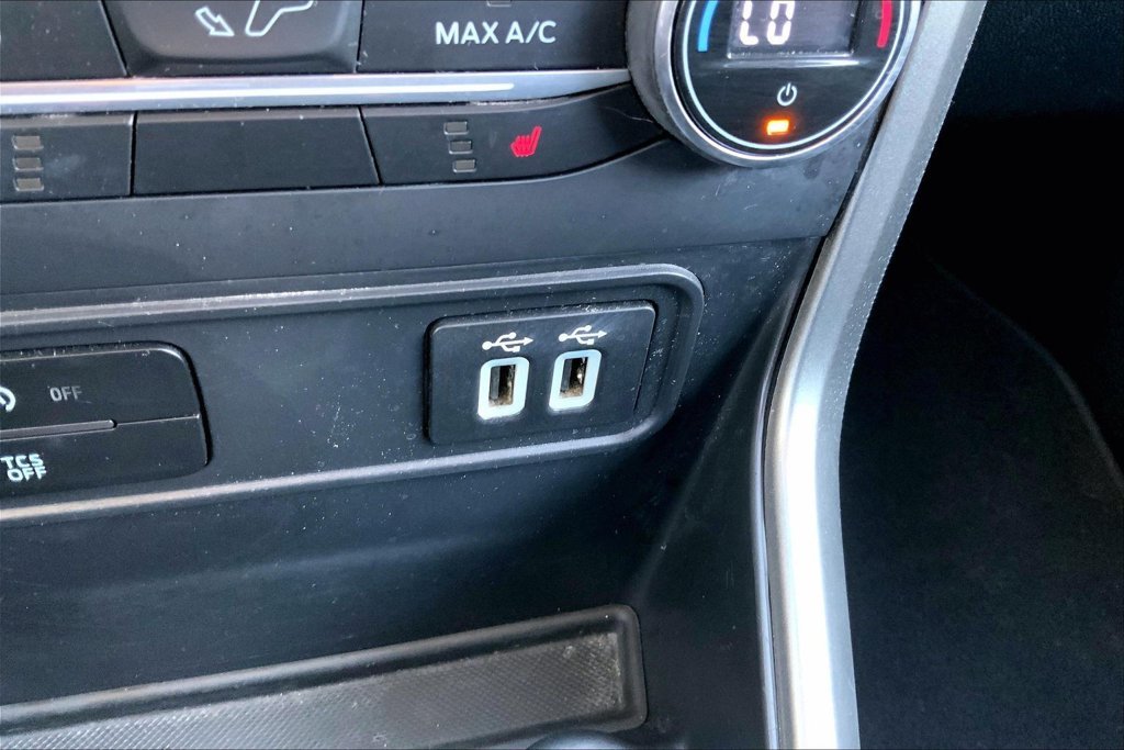 Used 2018 Smoke Metallic Ford SE image 32