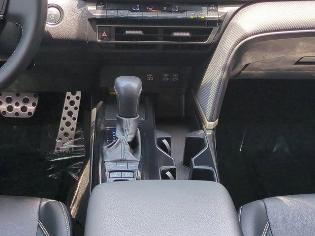 Used 2025  Toyota SE image 17