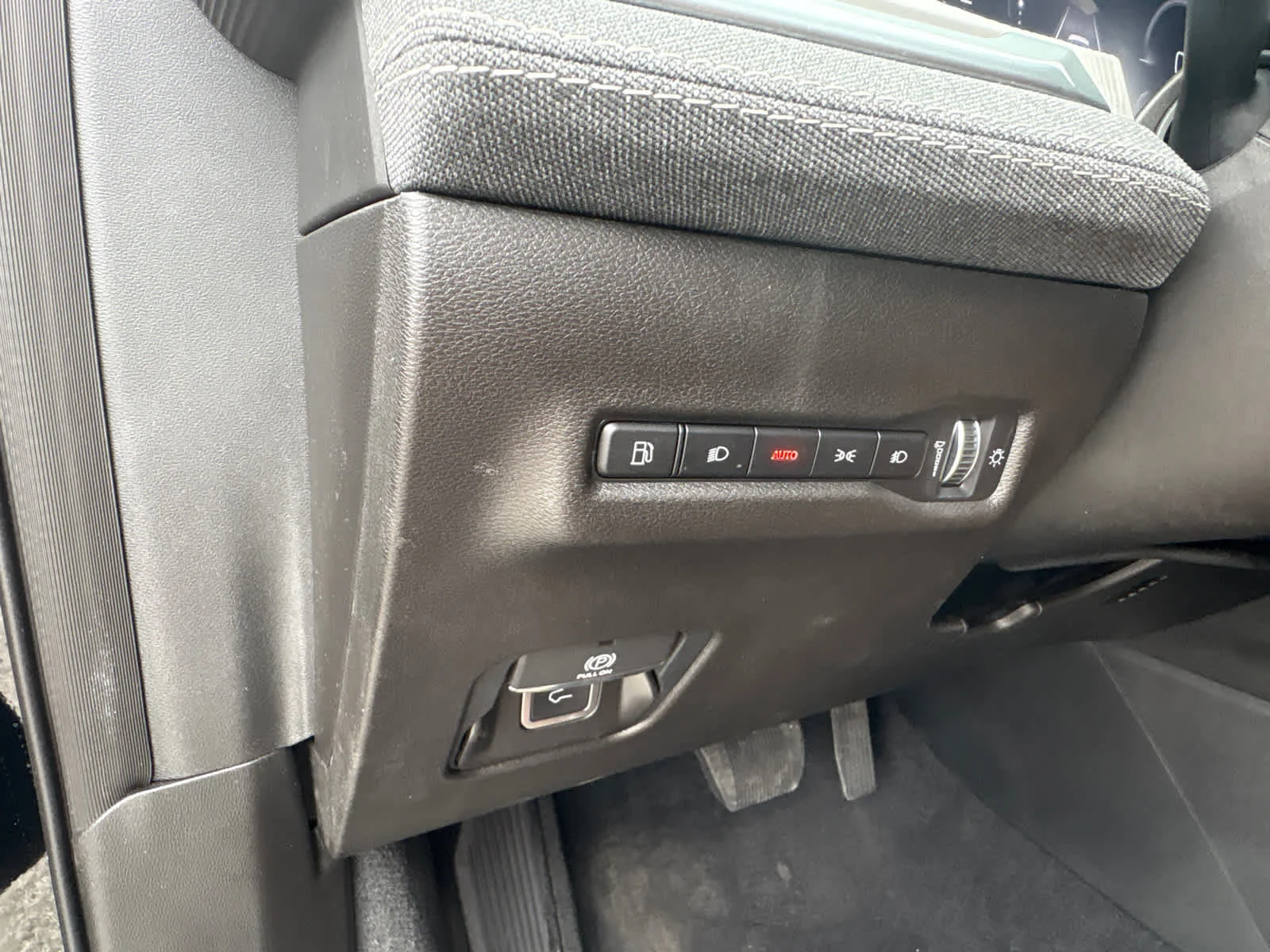 New 2026 Diamond Black Crystal Pearlcoat Jeep Laredo image 20