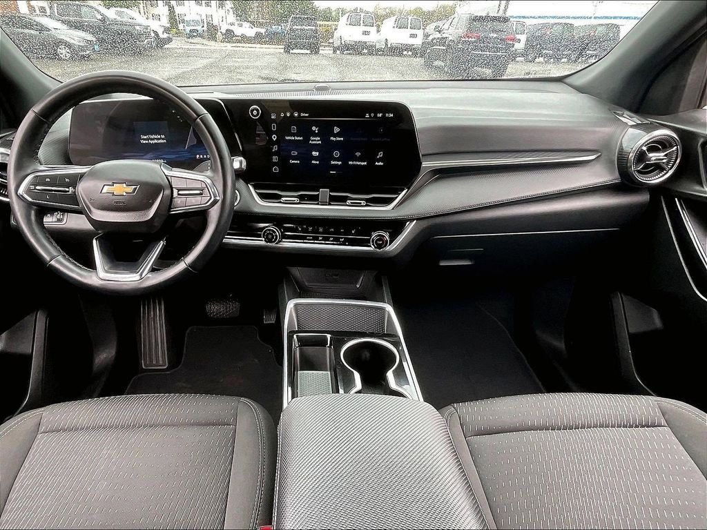Used 2025 White Chevrolet LT image 21