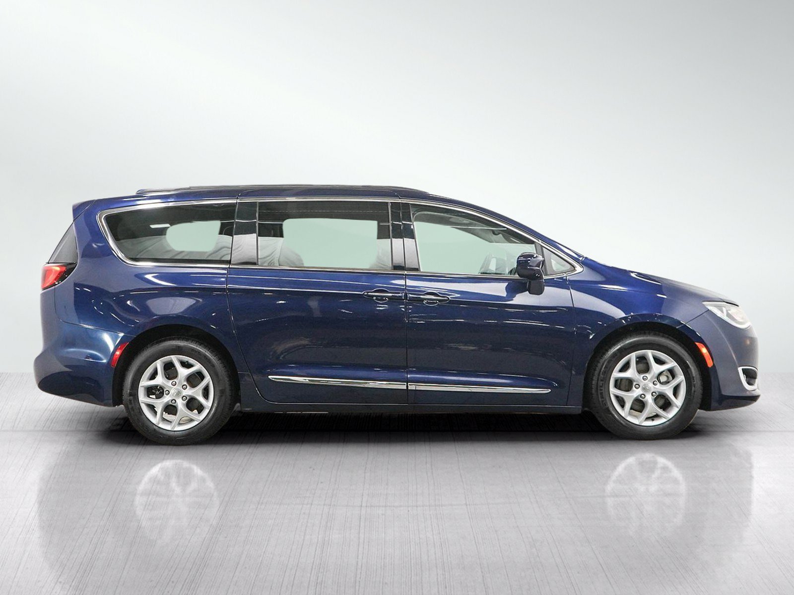 Used 2017 Jazz Blue Pearlcoat Chrysler Touring L image 6