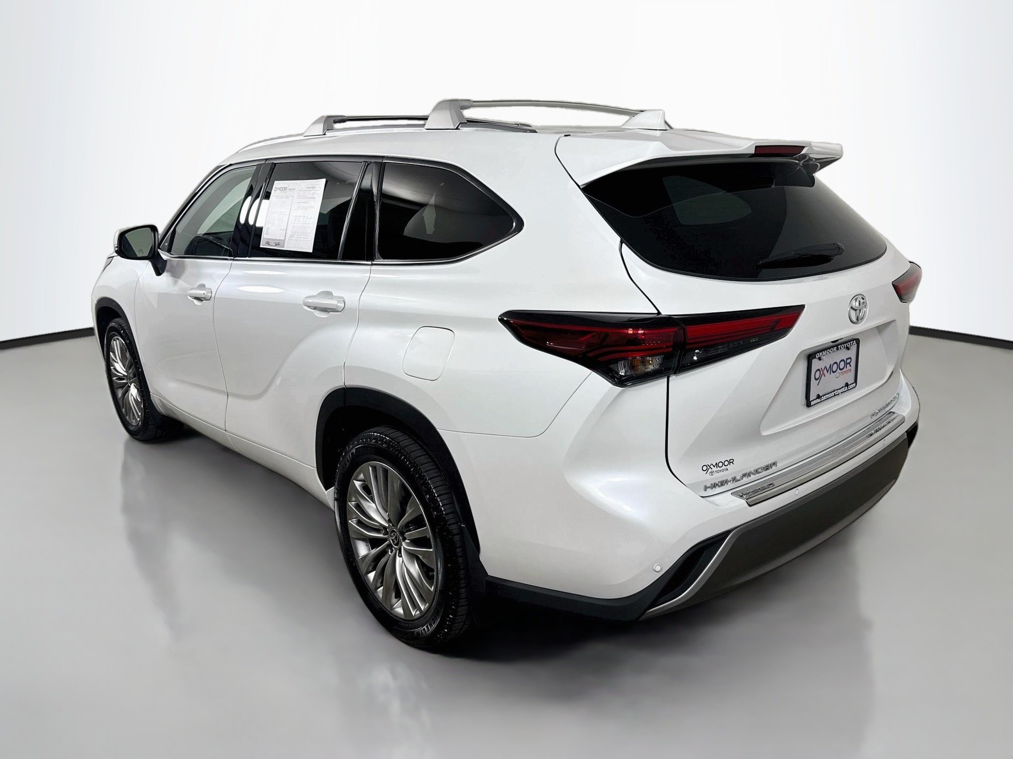 Used 2022 Wind Chill Pearl Toyota Platinum image 5