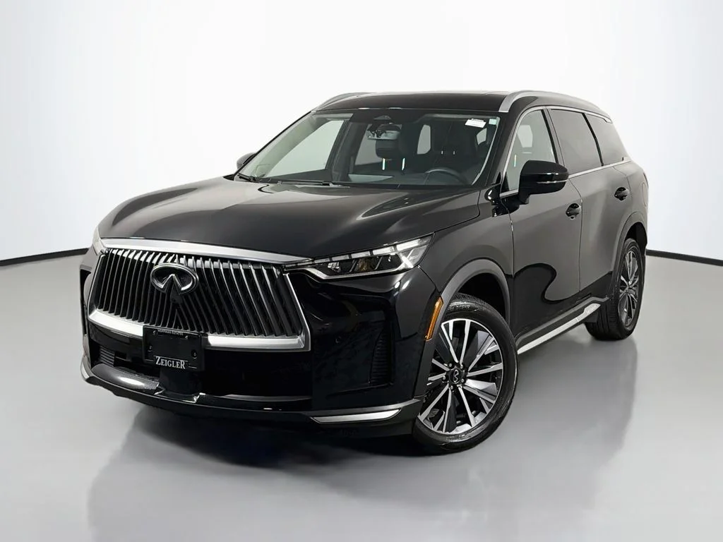 Used 2026 Black INFINITI LUXE image 3