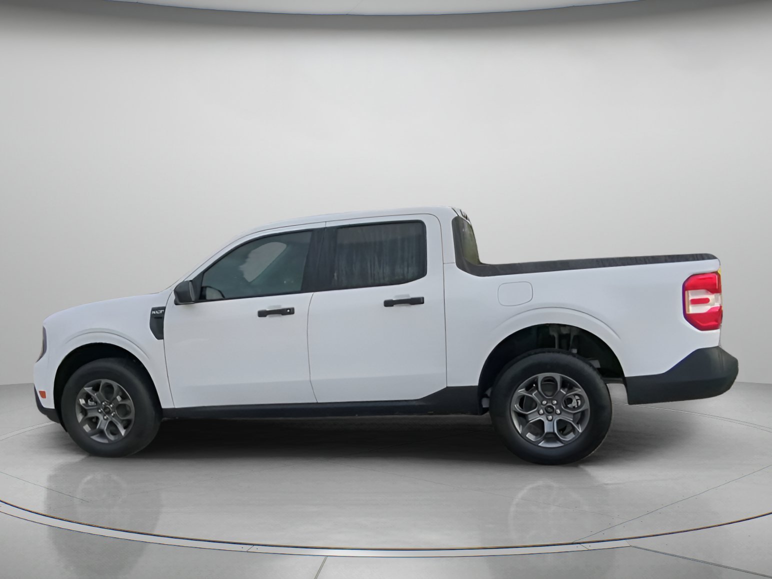 New 2026 Oxford White Ford XLT image 15