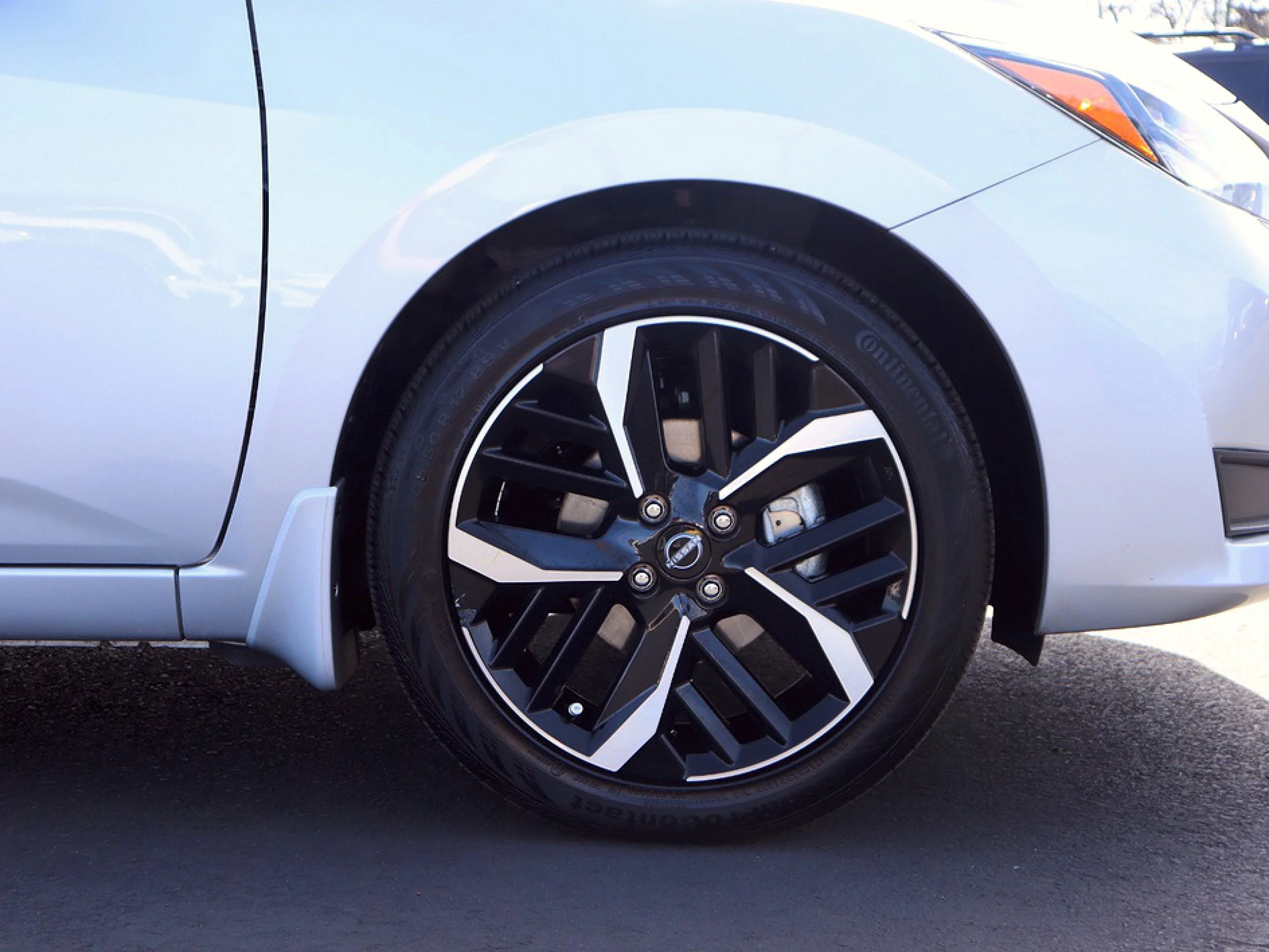 2025 Nissan Versa Sedan SR - Photo 23