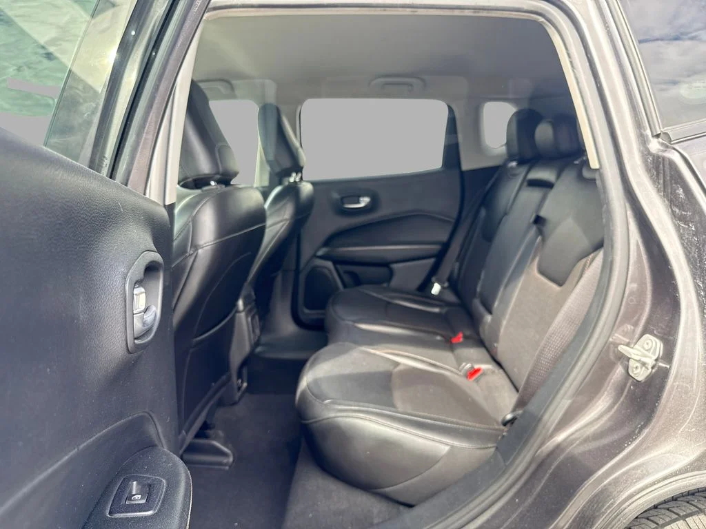 Used 2020 Gray Jeep Latitude image 10