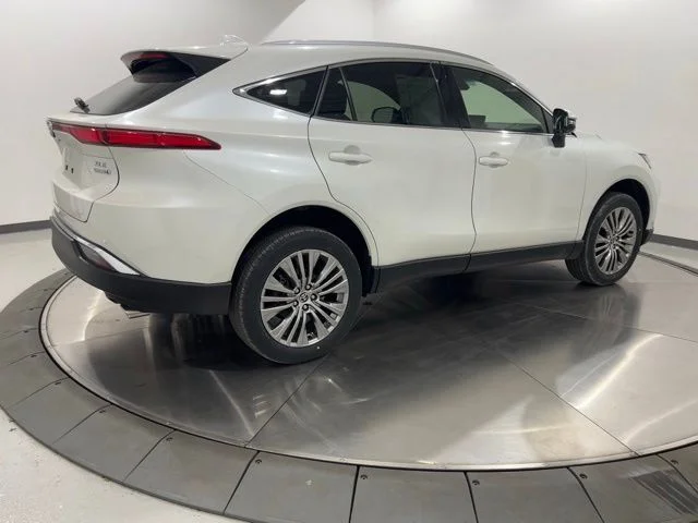 Used 2022 White Toyota XLE image 5