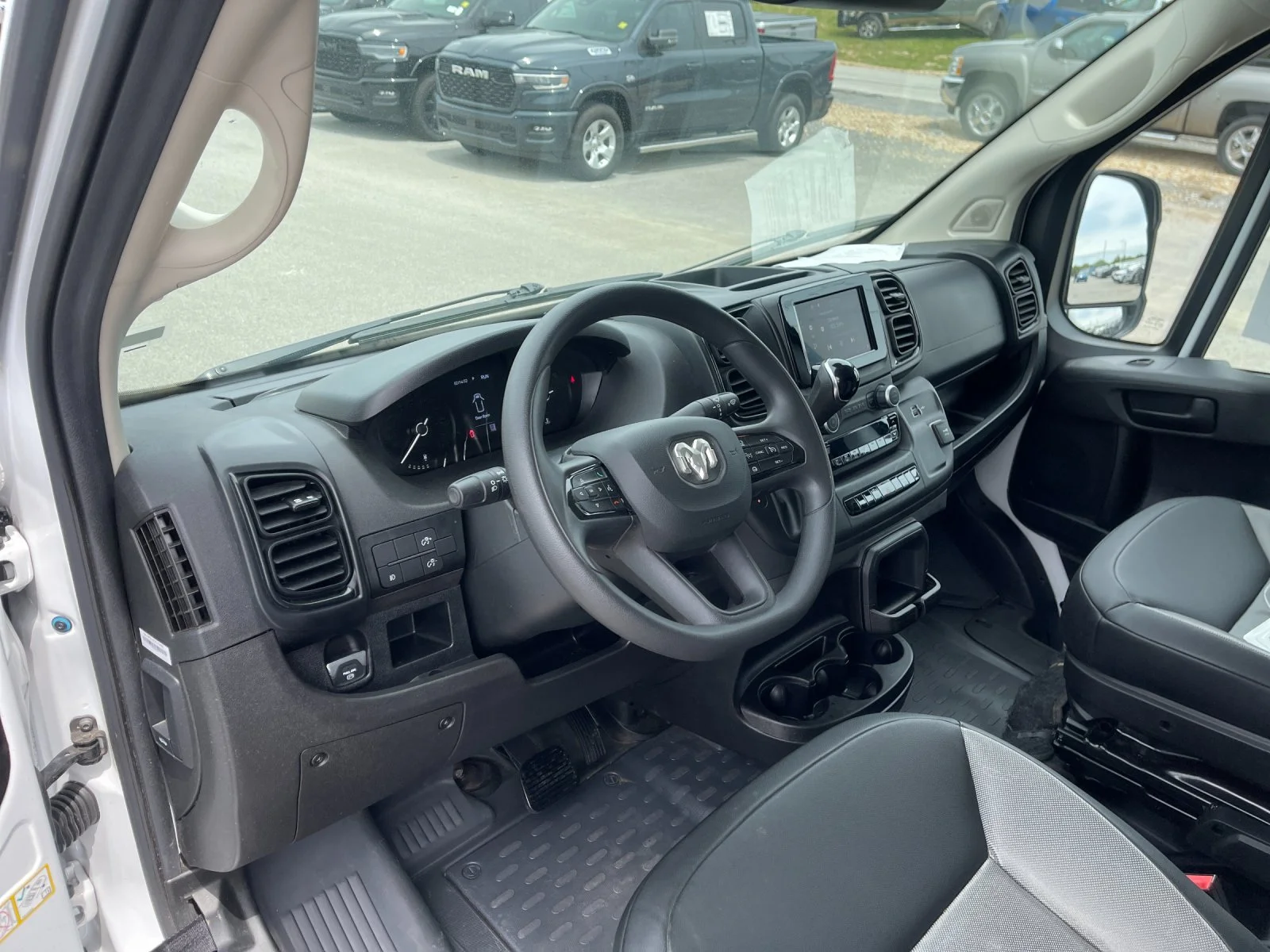 Used 2025 White Ram Base image 11