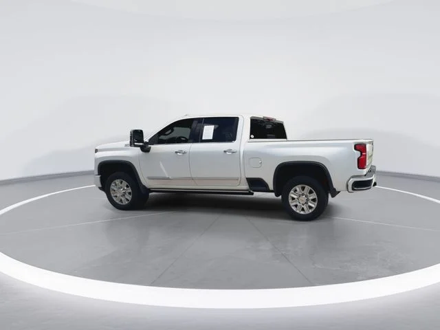Used 2025 Beige Chevrolet High Country image 8