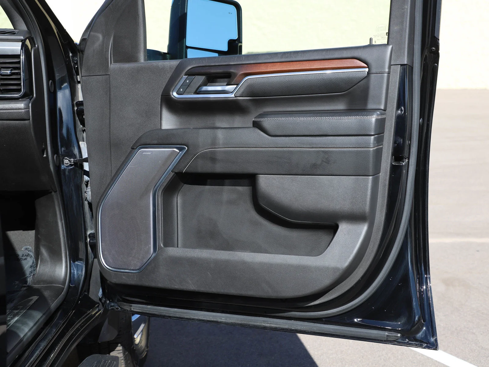 Used 2024 Onyx Black GMC Denali image 9
