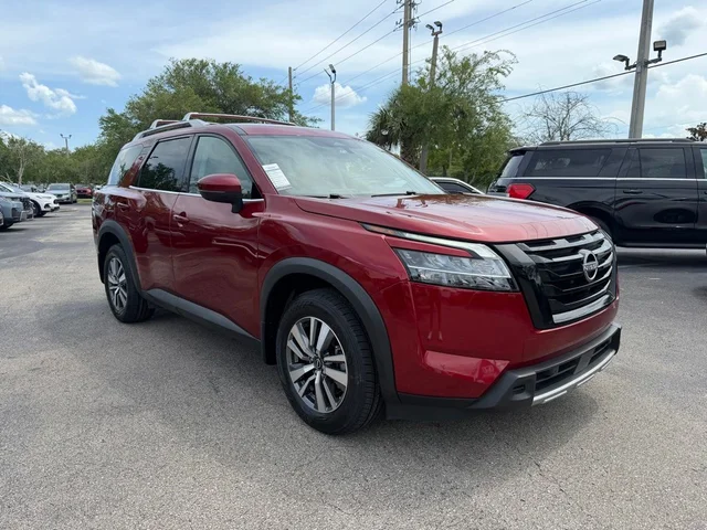 2023 Nissan Pathfinder SL
