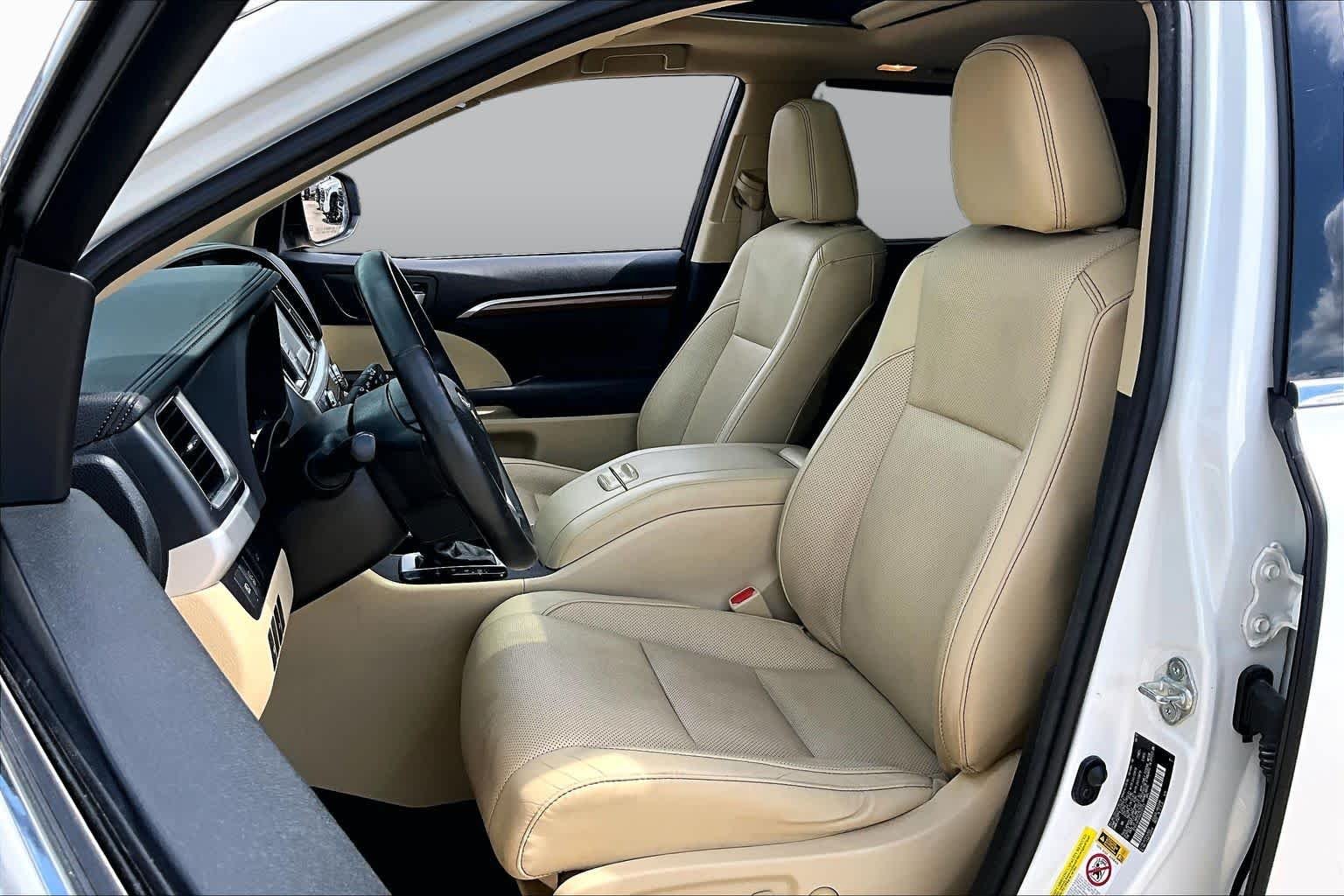 Used 2017 Blizzard Pearl Toyota Limited image 8