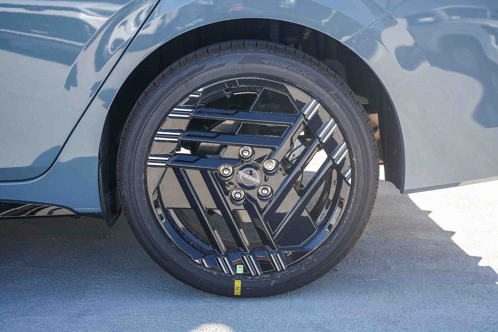 New 2027 Atlantic Gray Metallic / Super Black Two-tone Nissan SR image 10