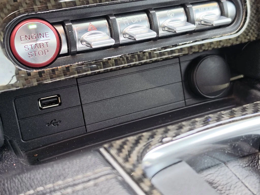 Used 2020  Ford GT Premium image 22
