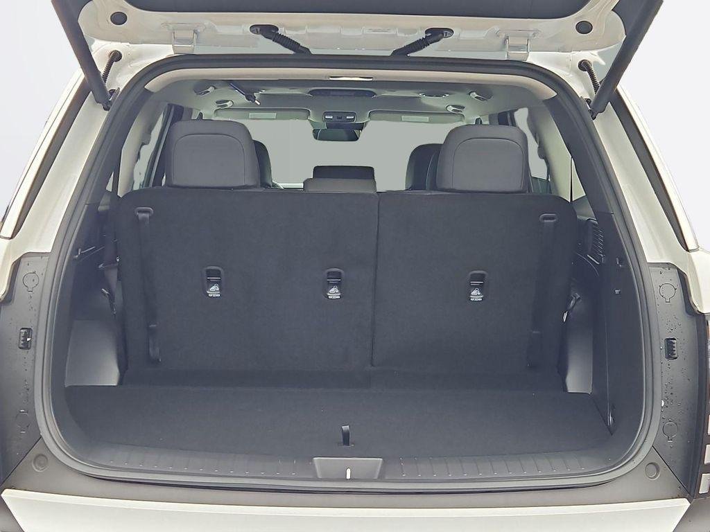 New 2026 White Hyundai SEL Premium 8P image 24