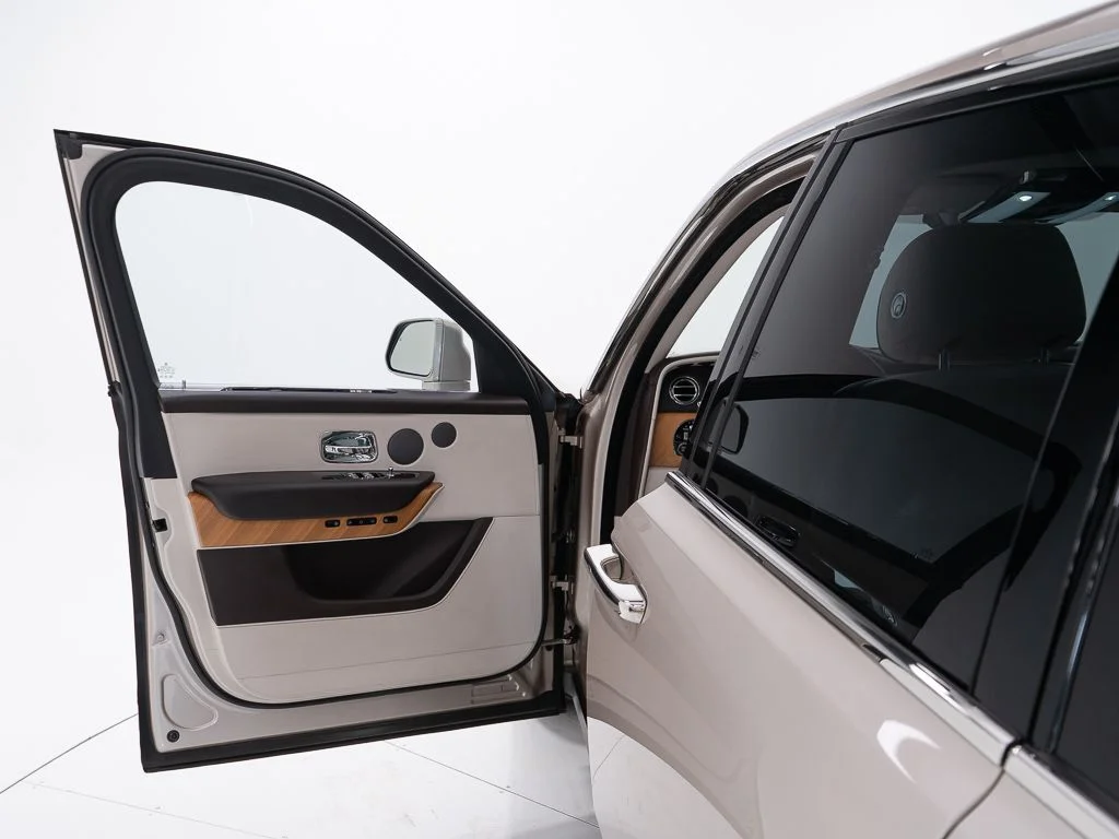 Certified Used 2019 White Sands Rolls-Royce  image 11
