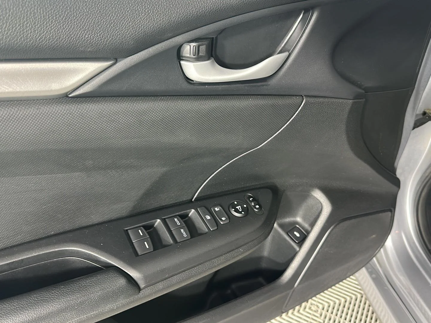 Used 2019 Lunar Silver Metallic Honda Sport image 9