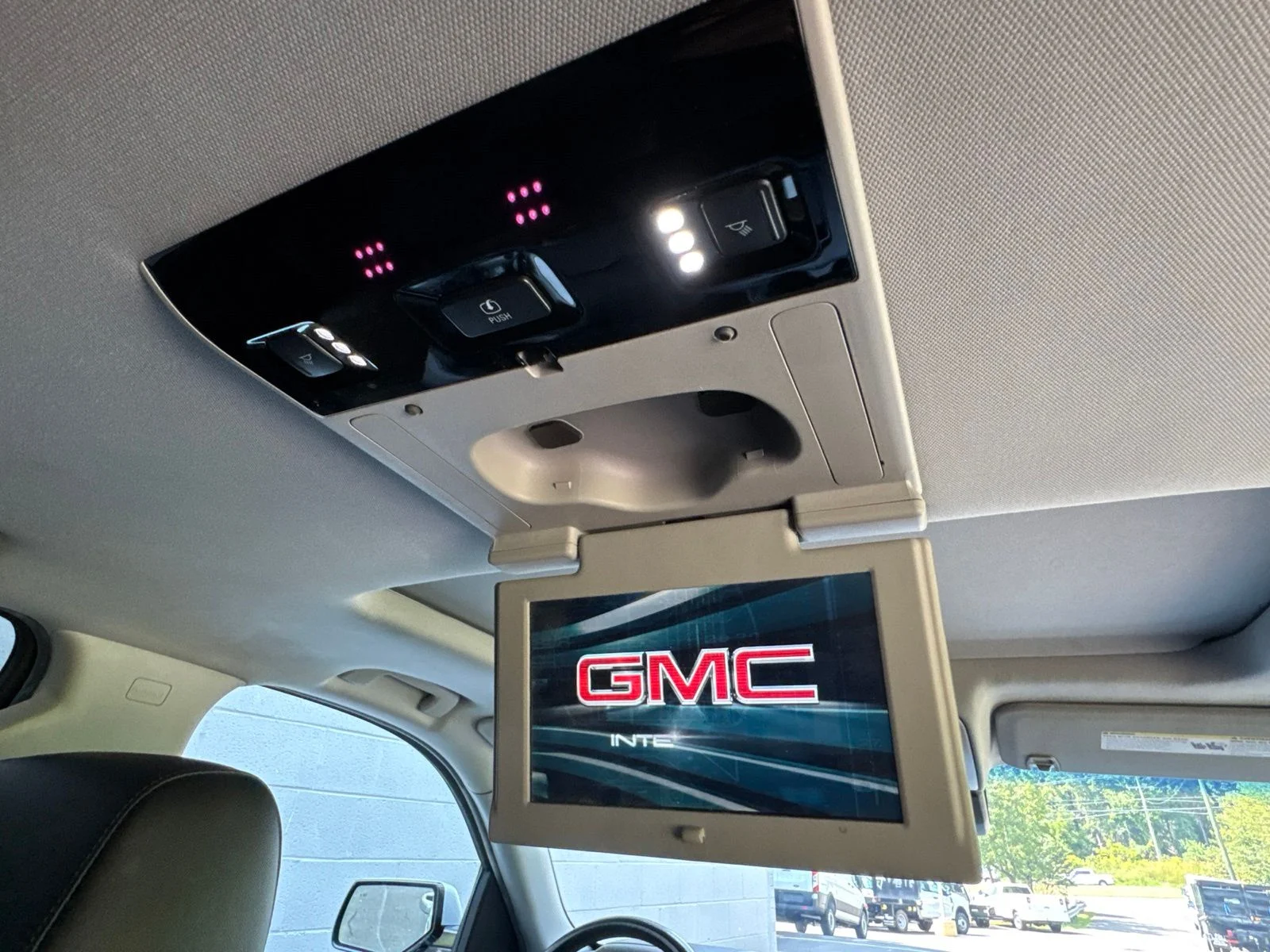 Used 2018 Silver GMC SLT image 21
