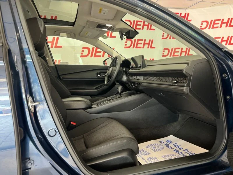 Used 2023  Honda EX image 13