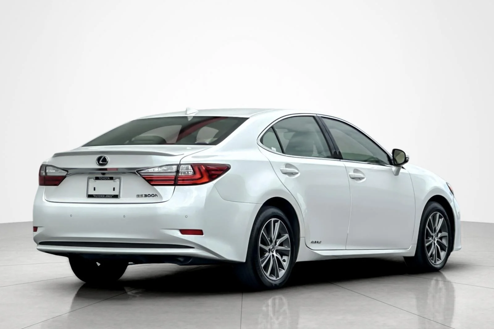 Used 2017 EMINENT WHITE Lexus ES 300h image 5