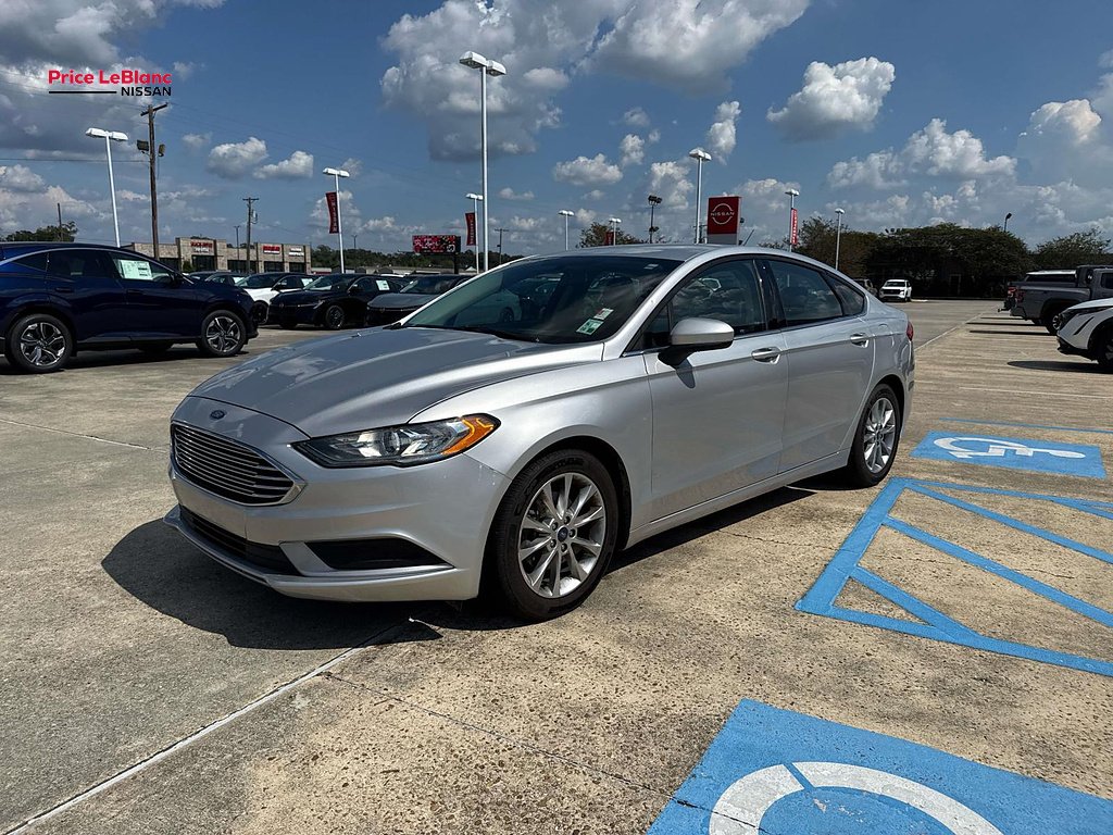 Used 2017 Ingot Silver Ford SE image 3
