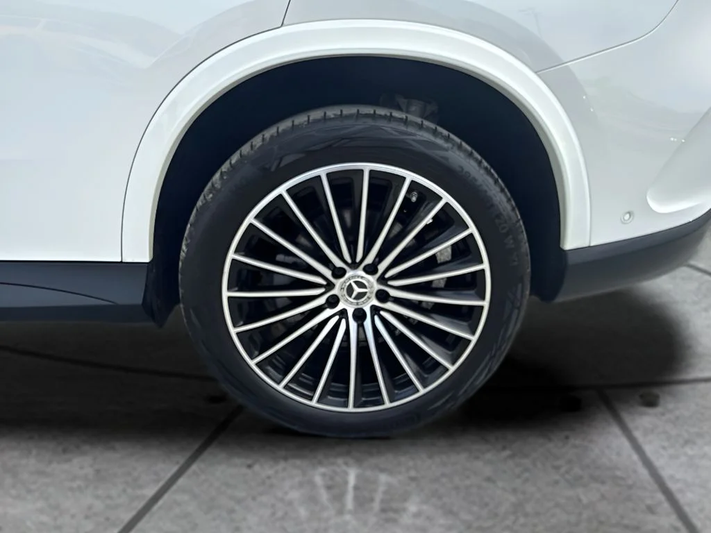 Used 2024 White Mercedes-Benz GLC 300 image 25