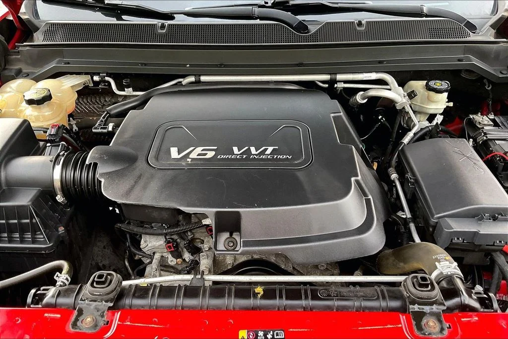 Used 2015 Red Chevrolet Z71 image 10