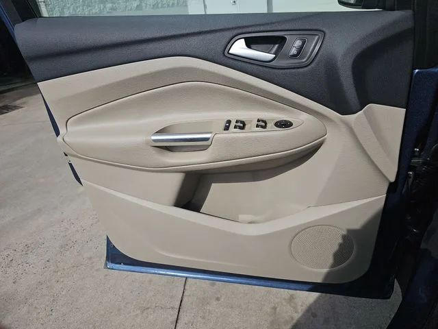 Used 2018 Blue Ford SE image 26