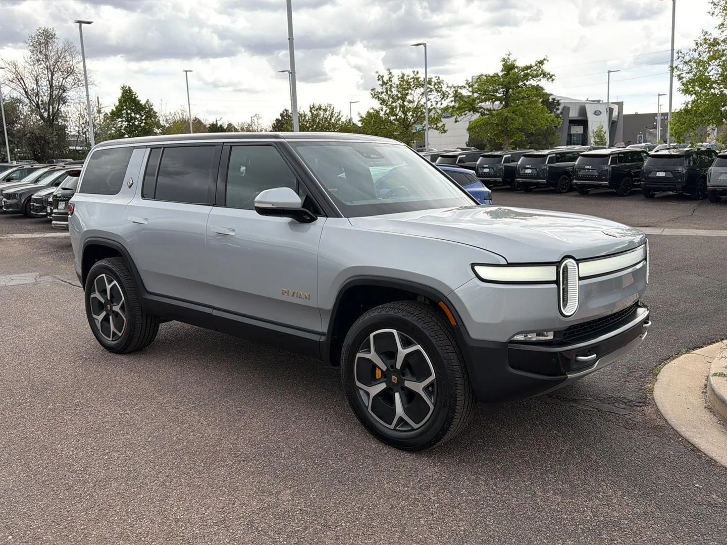 Used 2024  Rivian Adventure image 4