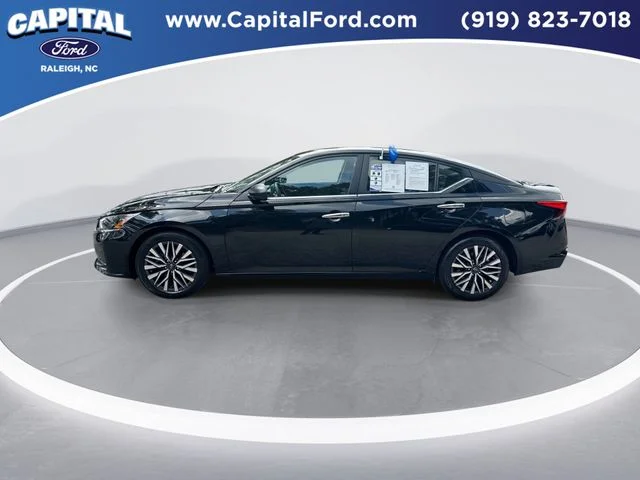 Used 2025 Black Nissan 2.5 SV image 5