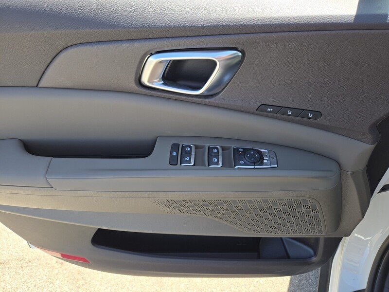New 2026 Snow White Pearl Kia EX image 11