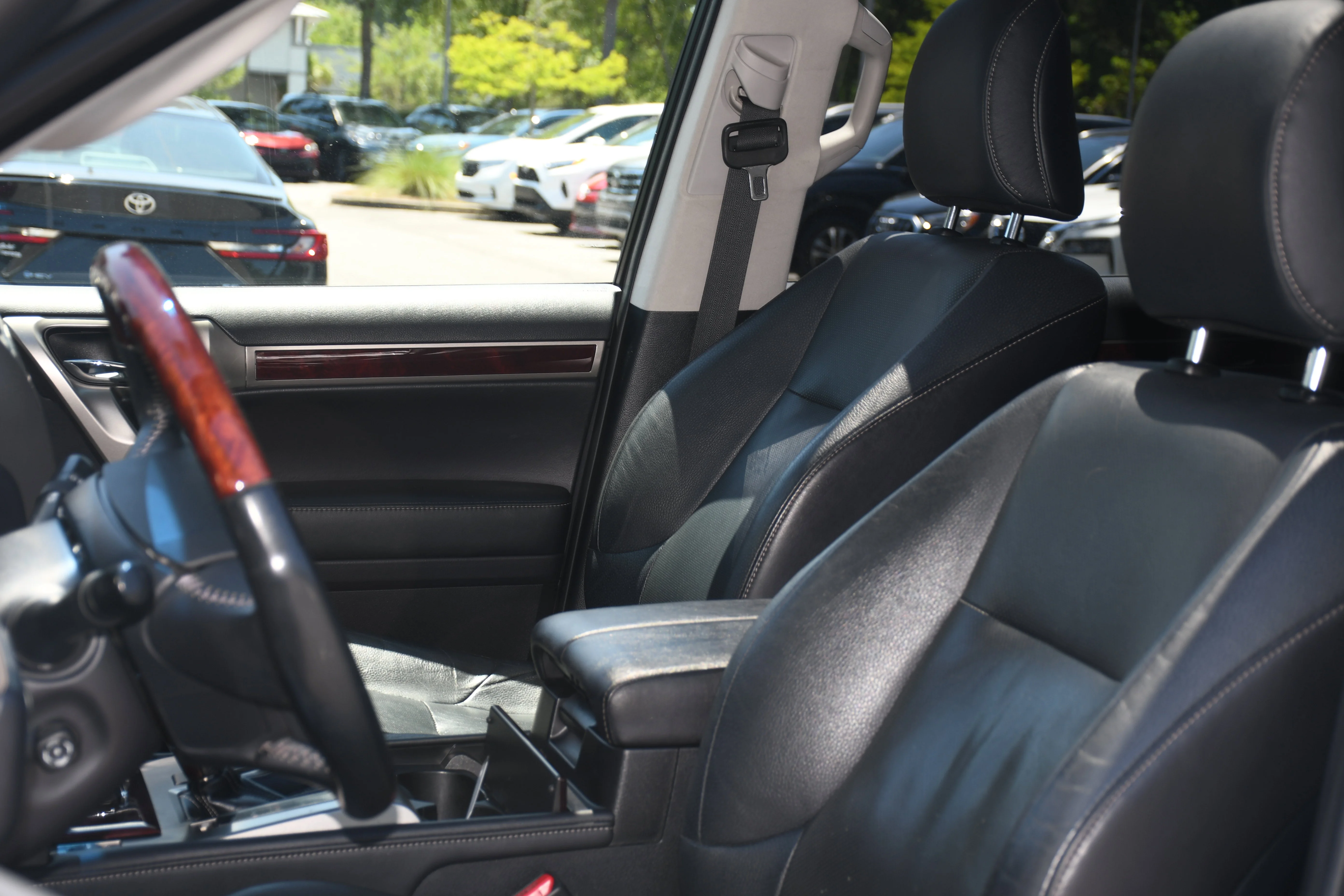 Used 2015 Silver Lexus 460 image 12