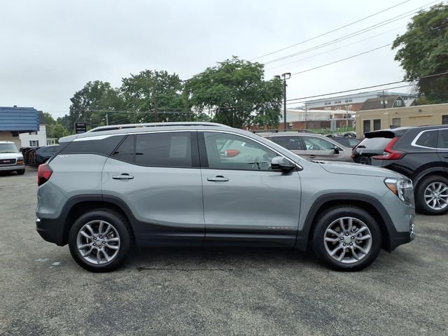 Used 2024 Silver GMC SLT image 3