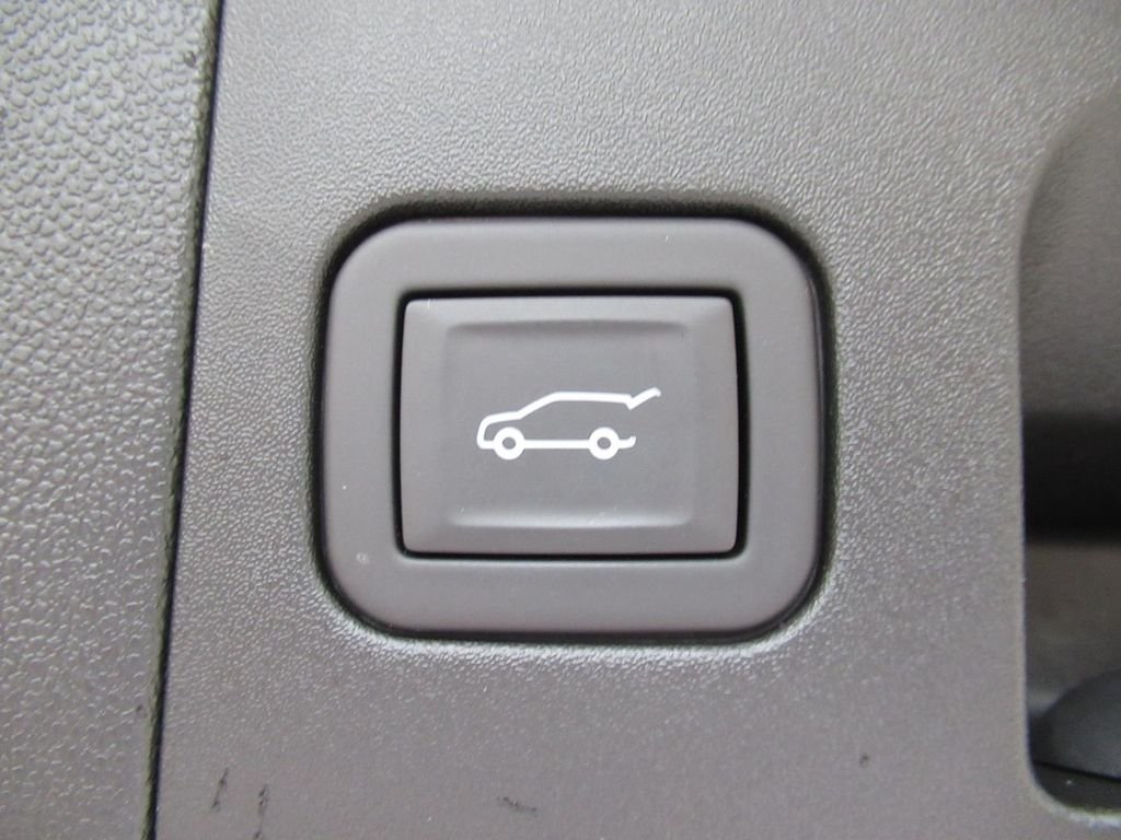 Used 2024 White Cadillac Sport image 39