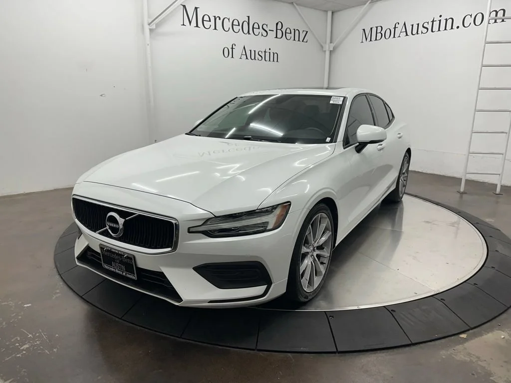 Used 2019 White Volvo T5 Momentum image 3