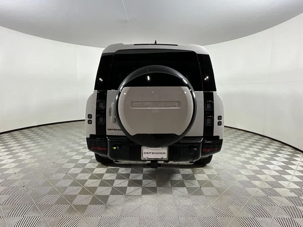 2026 Land Rover Defender X-Dynamic SE - Photo 7